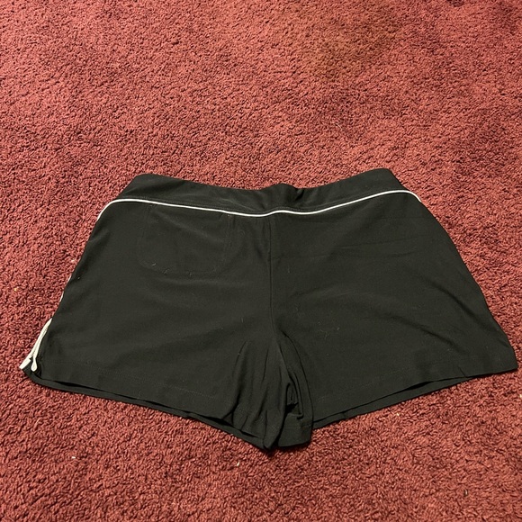 Womens Nike athletic shorts size Large (12-14) NWT great for volleyball/ B-Ball! - Picture 3 of 4